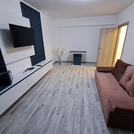 Happy Rental Apartments 2 كرايوفا المظهر الخارجي الصورة