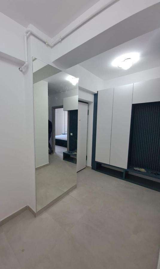 Happy Rental Apartments 2 كرايوفا المظهر الخارجي الصورة