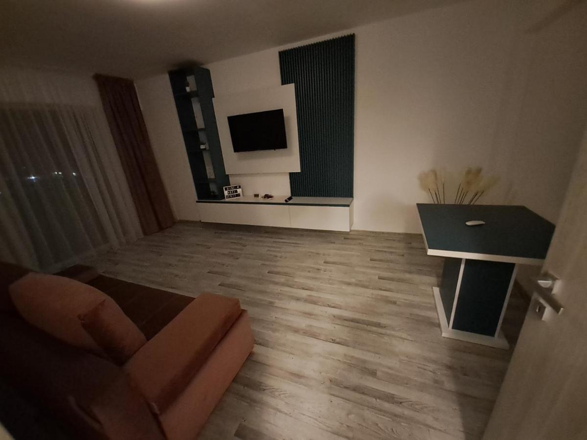 Happy Rental Apartments 2 كرايوفا المظهر الخارجي الصورة
