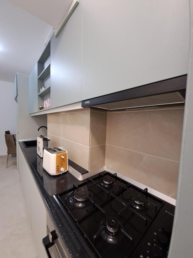 Happy Rental Apartments 2 كرايوفا المظهر الخارجي الصورة