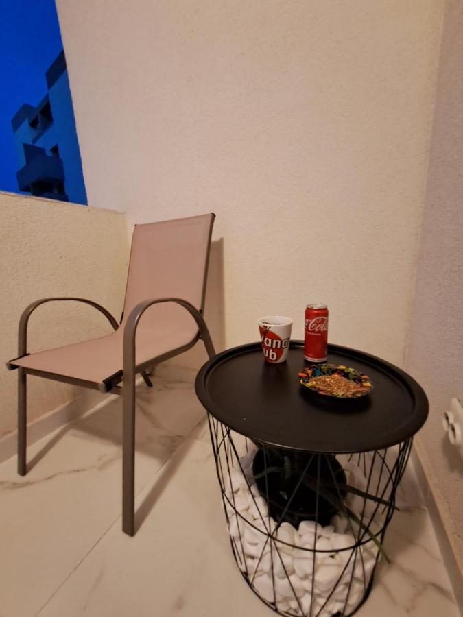 Happy Rental Apartments 2 كرايوفا المظهر الخارجي الصورة